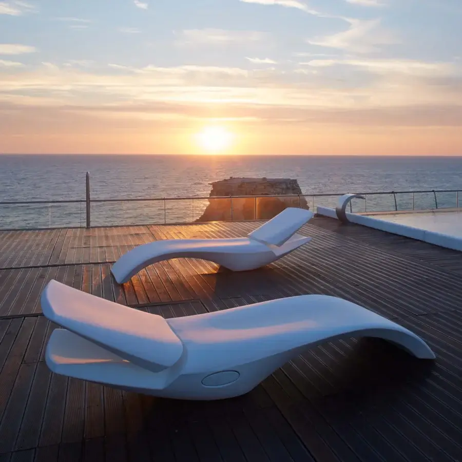 Distinguished MY YOUR Zoe Lounger with a glossy white Poleasy® shell and fully chromed metal devices for lasting resistance