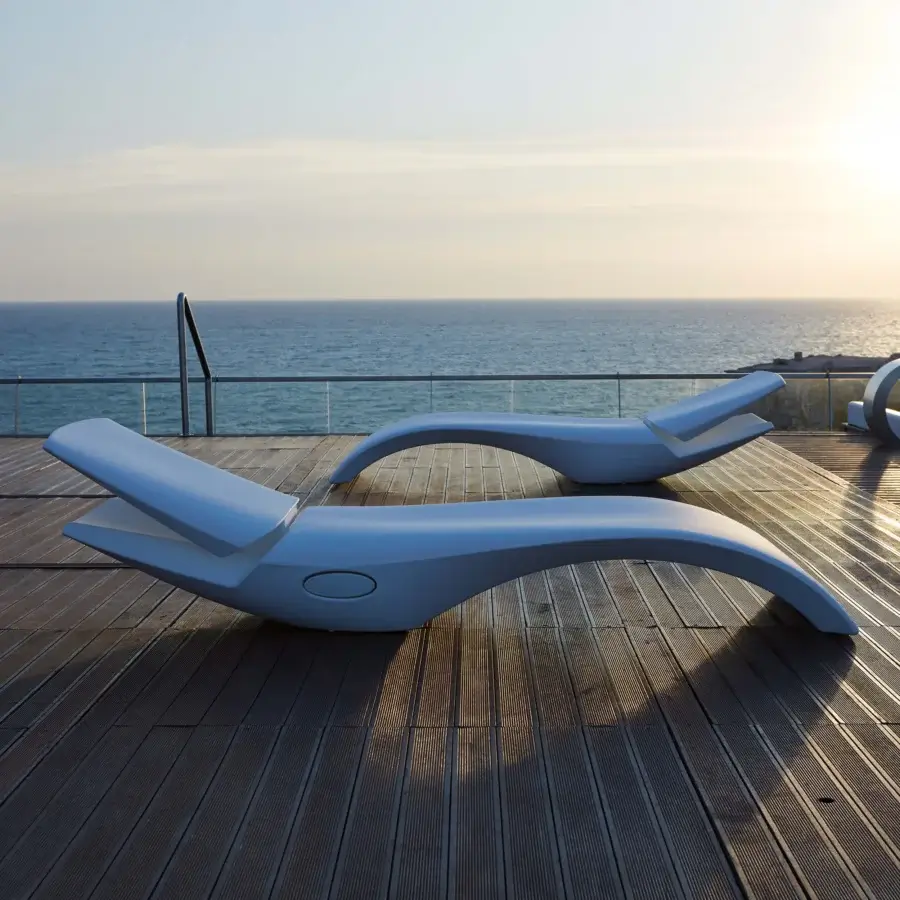Elegant MY YOUR Zoe Lounger, a contemporary lounger crafted in matte white Poleasy® with a chromed metal frame