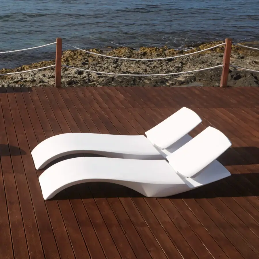 Superior MY YOUR Zoe Lounger, a white Italian lounger built with durable Poleasy® shell and fully chromed metal components with matte finish