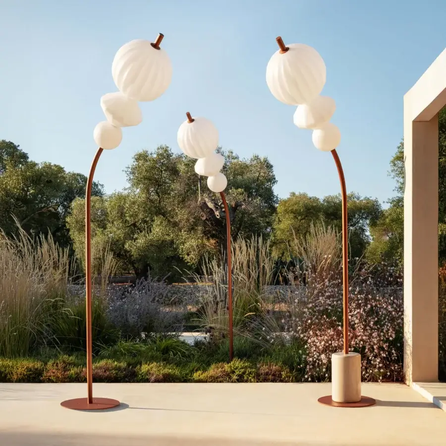 Superior Lanzavecchia-Wai Joy floor lamp with a marble base and translucent Poleasy lampshades in copper finish