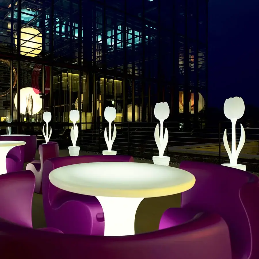 Exclusive More Design Tulip XL floor lamp crafted in glossy white Poleasy® material with curved lines