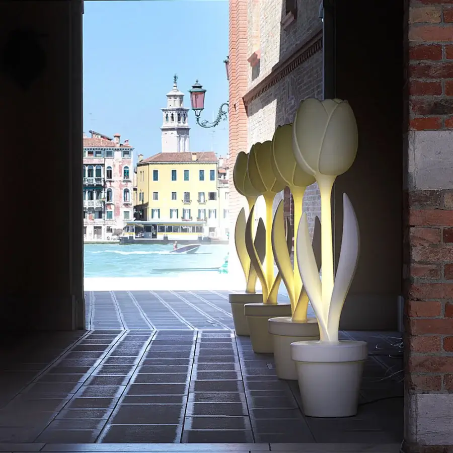 Elegant More Design Tulip XL floor lamp in pale yellow Poleasy® with matte finish casts RGBW glow