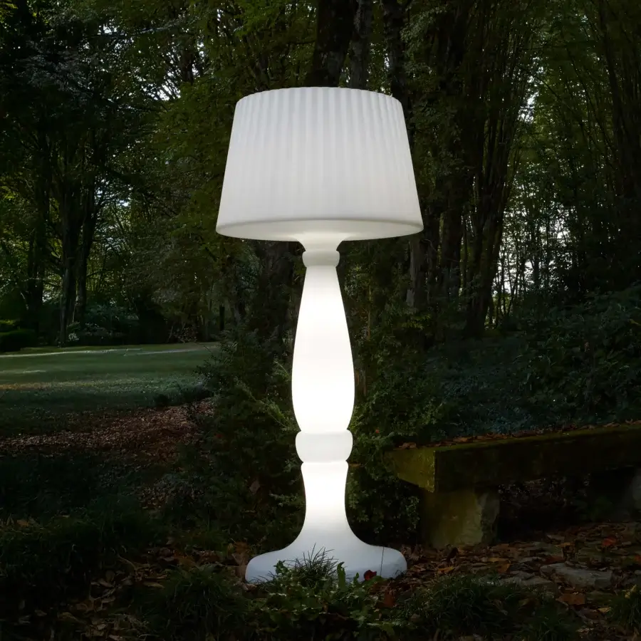 Distinguished MY YOUR Agata floor lamp with curved lines and a softly ribbed lampshade in durable matte plastic