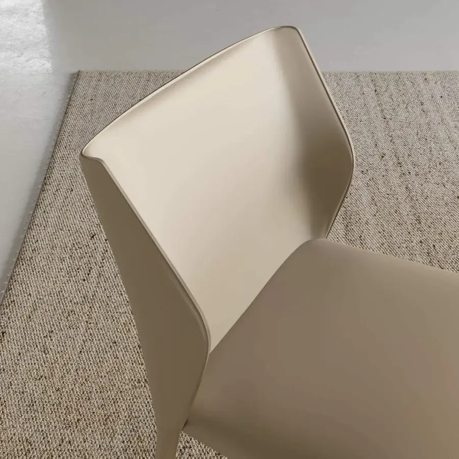 Distinguished Dallagnese Tailor chair with light beige hard leather upholstery and a smooth matte finish