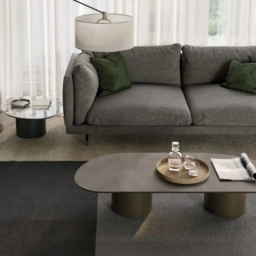 Exceptional Dallagnese Atollo coffee table with organically shaped tabletop and golden cylindrical metal bases in glossy lacquer