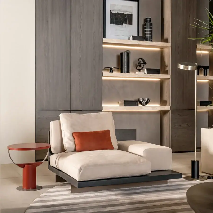 Exceptional Shake Mod chaise lounge with varnished steel legs, a wooden frame, and light-beige premium fabric upholstery with cushions