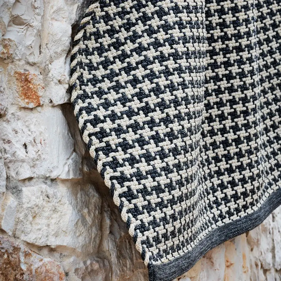 Elegant MY YOUR Aladdin rug hand-sewn with durable rope in a navy and off-white geometric pattern for outdoor spaces