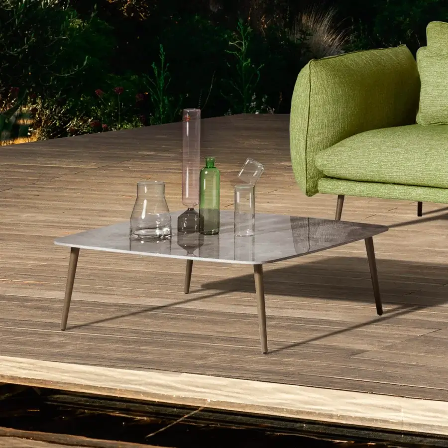Elegant MY YOUR Piuma coffee table with light gray stone-like tabletop and glossy finish built with dark gray aluminum