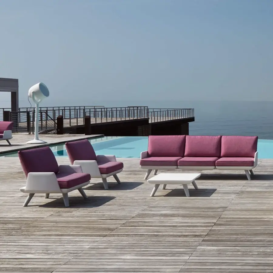 Elegant MY YOUR Samurai lounge chair in magenta water-repellent fabrics with a smooth matte Poleasy® frame