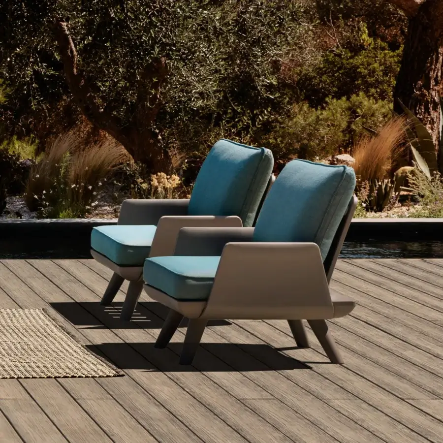 Superior MY YOUR Samurai lounge chair with a warm gray-brown frame and vibrant teal blue water-repellent upholstery