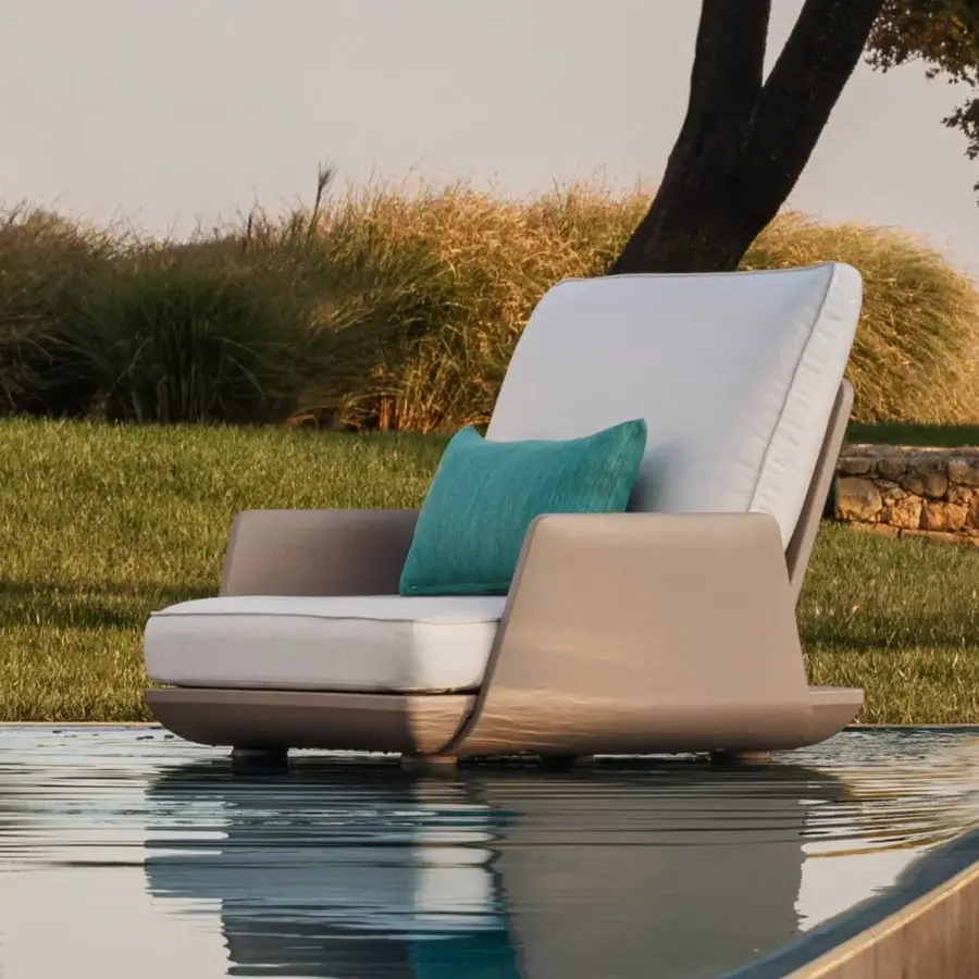 Innovative MY YOUR Samurai lounge chair with a matte beige shell, light cream cushions and a vibrant teal accent pillow crafted with Poleasy® modules