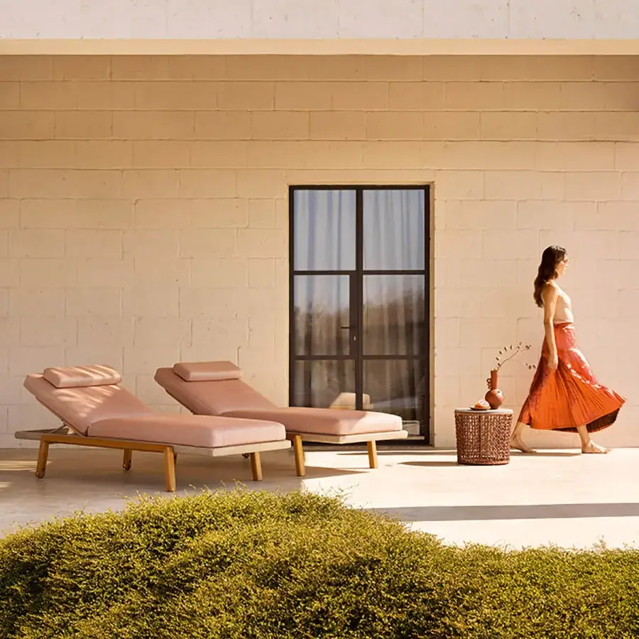 Superior Varaschin Gianna lounger with wheels in muted rose and beige, crafted with aluminum and Iroko wood