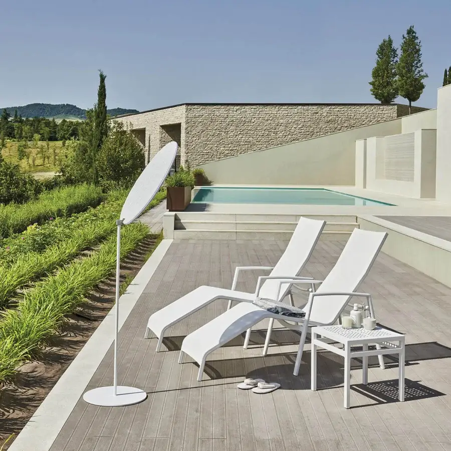 Elegant Varaschin Victor relax lounger with aluminum and comfortable perforated Batyline fabric in a matte white finish