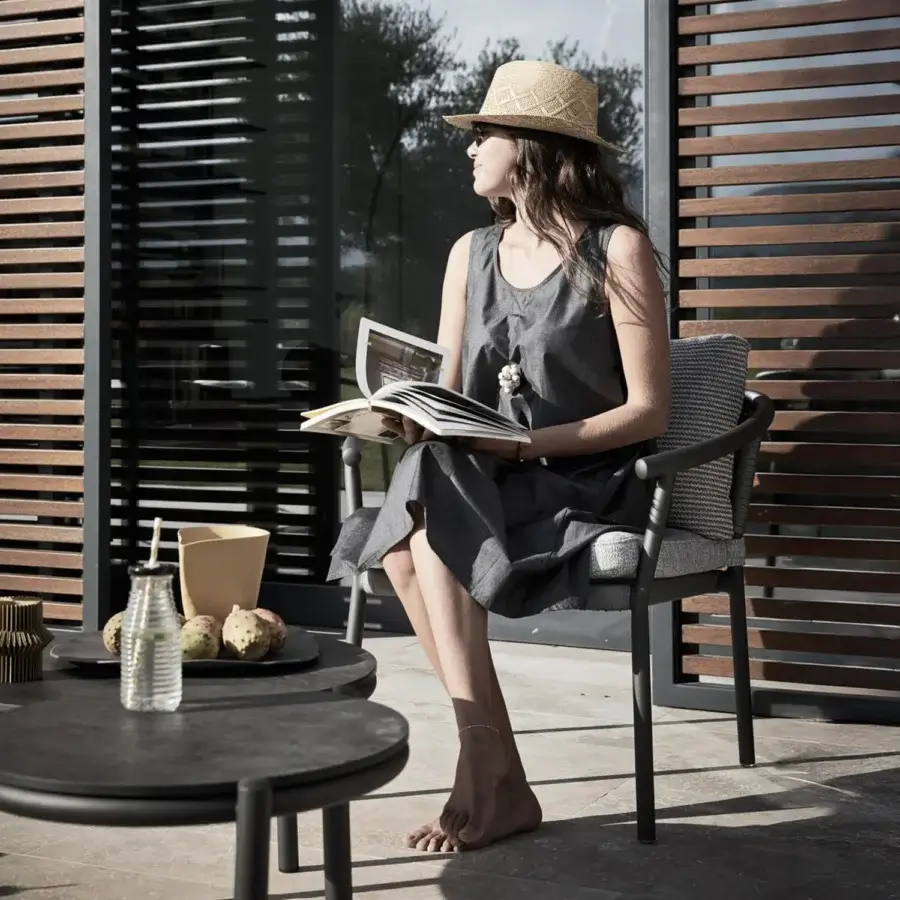 Distinguished Roberti Rattan Lipari lounge chair with dark gray powder-coated aluminum and woven Oval Seaprope detail crafted in Italy