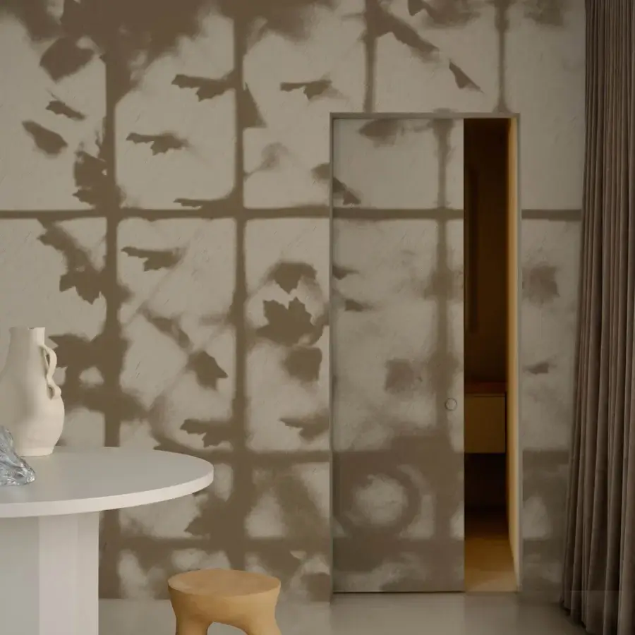 Superior Wall&Decò Fades wallpaper with mottled brown and beige pattern on sustainable d.ecodura™ organic bio-vinyl with refined matte finish