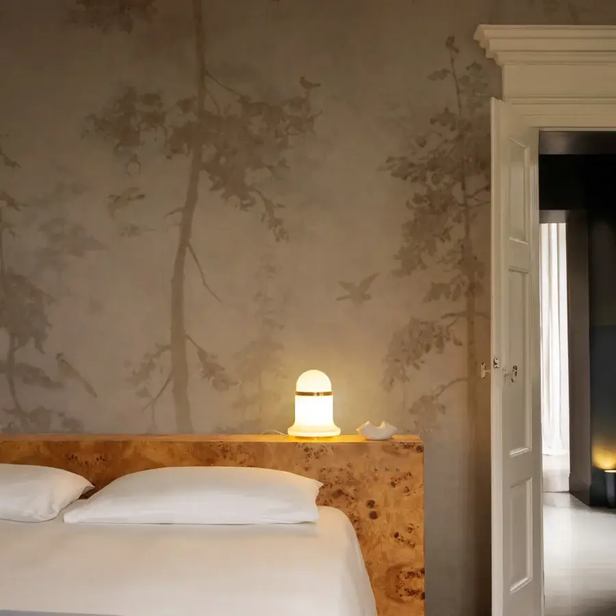 Lavish Wall&Decò Charme wallpaper with a stylized forest scene in muted beige and charcoal tones on d.ecodura™ with a d.SW Sand finish