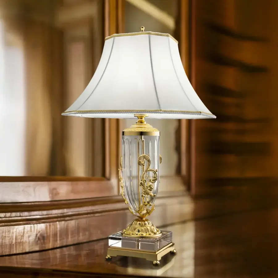 Superior Laudarte Siria table lamp crafted in Italy with bronze castings and luminous 24K gold plating with a clear crystal base