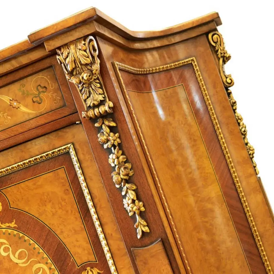 Elegant Zanaboni B/4611 sideboard inlaid with myrtle briar and mahogany, exhibiting gold details and a glossy finish