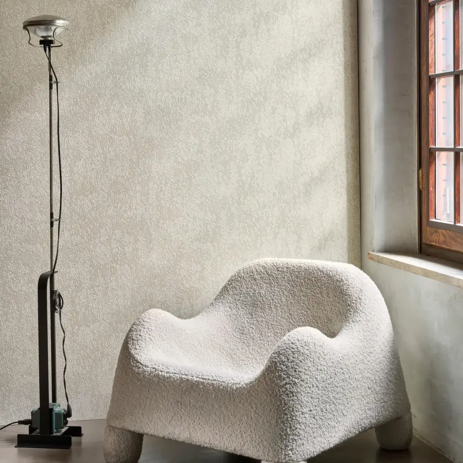 Lavish Wall&Decò Mose wallpaper with richly textured surface in earthy off-white and durable vinyl material