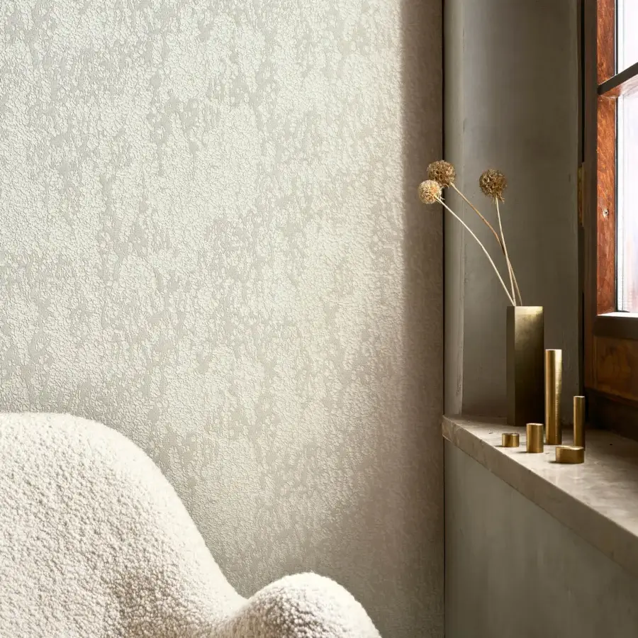 Superior Wall&Decò Mose wallpaper with organic texture in warm beige and vinyl surface layer