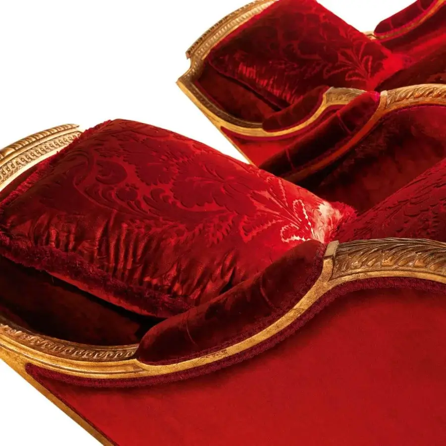 Lavish Zanaboni 004/C lounge chair upholstered in deep red floral textile with exquisite gold leaf finish