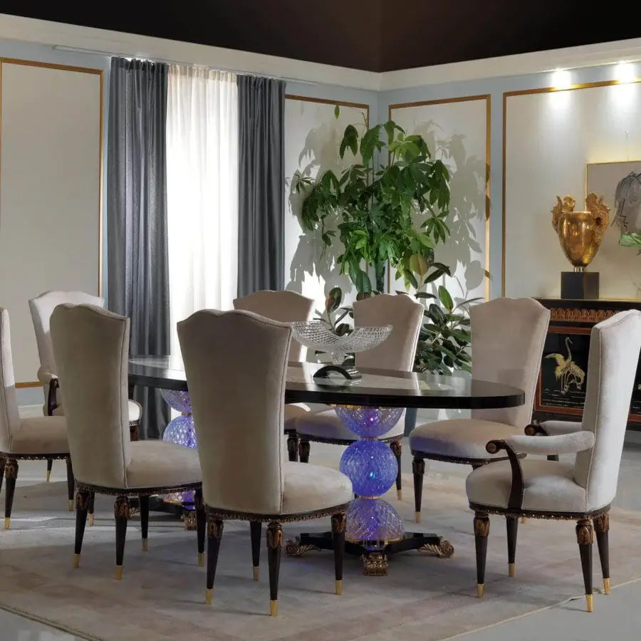 Exquisite Zanaboni S/4600 chair with solid wood frame, refined beige textile upholstery and delicate gold leaf detailing
