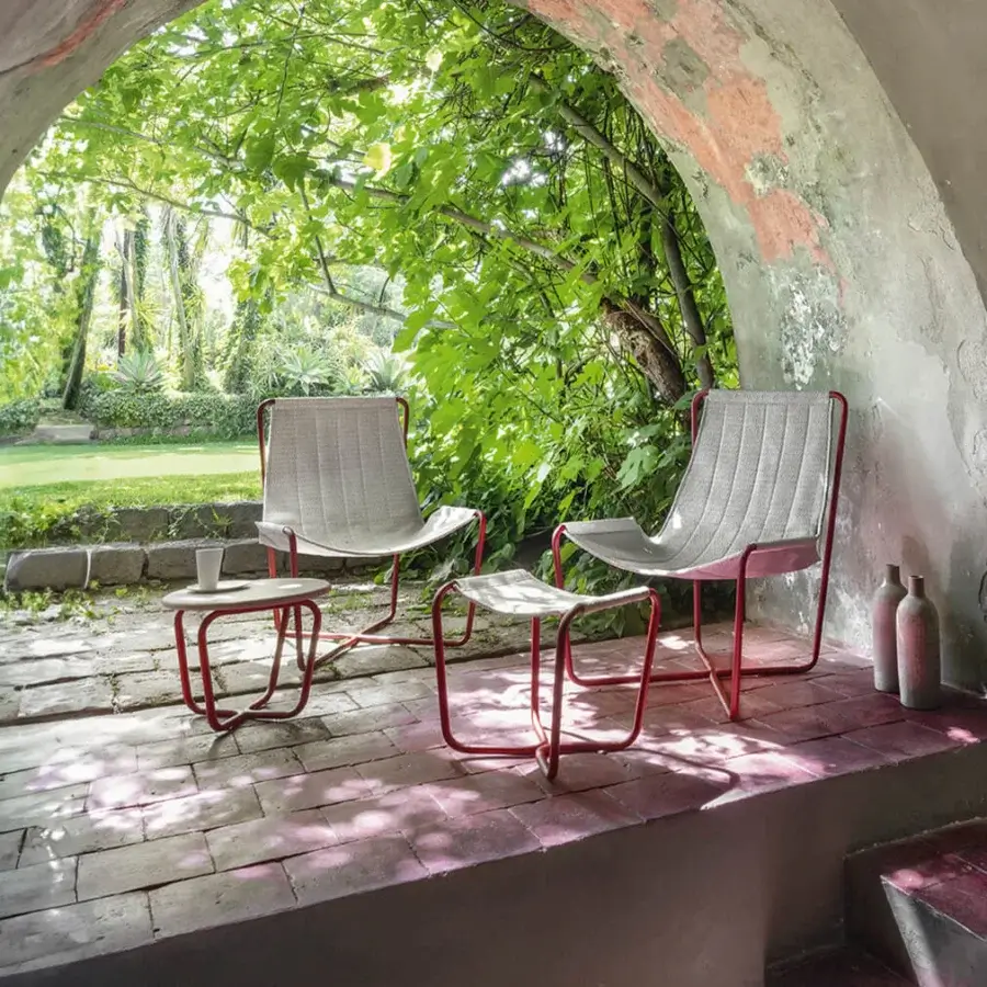Sophisticated Ethimo Sling lounge chair with reddish-pink metal frame and light gray textile, crafted in Italy with a sleek finish