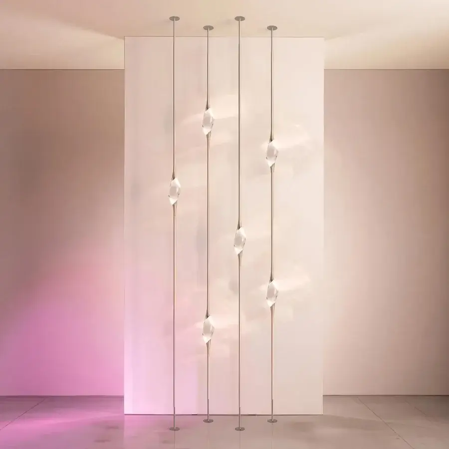 Distinguished Il Pezzo Mancante Il Pezzo 12 floor to ceiling lamp crafted with hand-made brass and solid crystal diffusers from Colle Val d’Elsa
