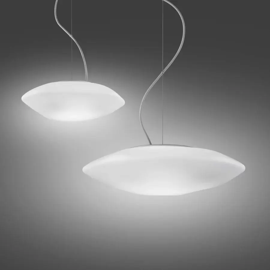 Elegant Vistosi Modulor suspension lamp crafted in beveled glass with a smooth diffused finish and slender metal rods