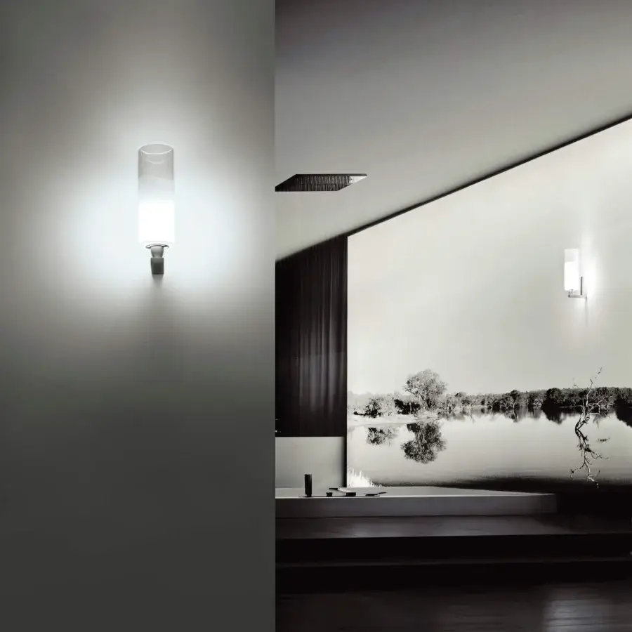 Exclusive Vistosi Lio wall lamp crafted in clear crystal with a white translucent band and polished metal bracket