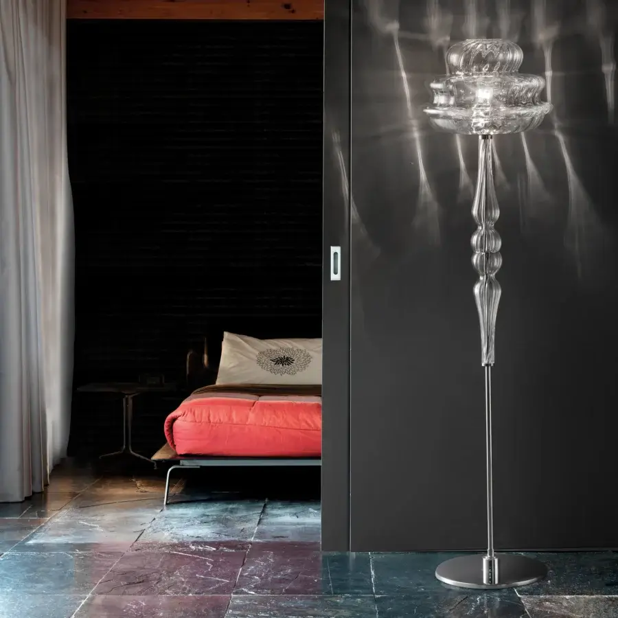 Superior Vistosi Novecento floor lamp crafted in clear rippled glass and polished metal with a striking finish
