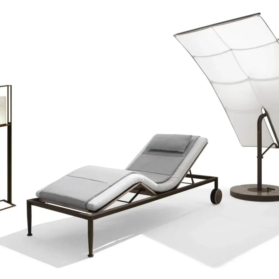 Sophisticated Giorgetti Gea lounger built with carob powder-coated aluminum and light gray Breathair textile upholstery