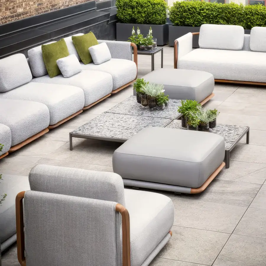 Superior Giorgetti Aldìa coffee table with black painted metal frame and dark gray Palladiana marble top