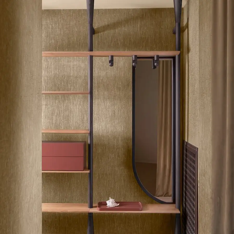 Exceptional Carpanese Home Paw valet stand built in ash wood and dark-toned metal with a lacquered tray and bronzed mirror