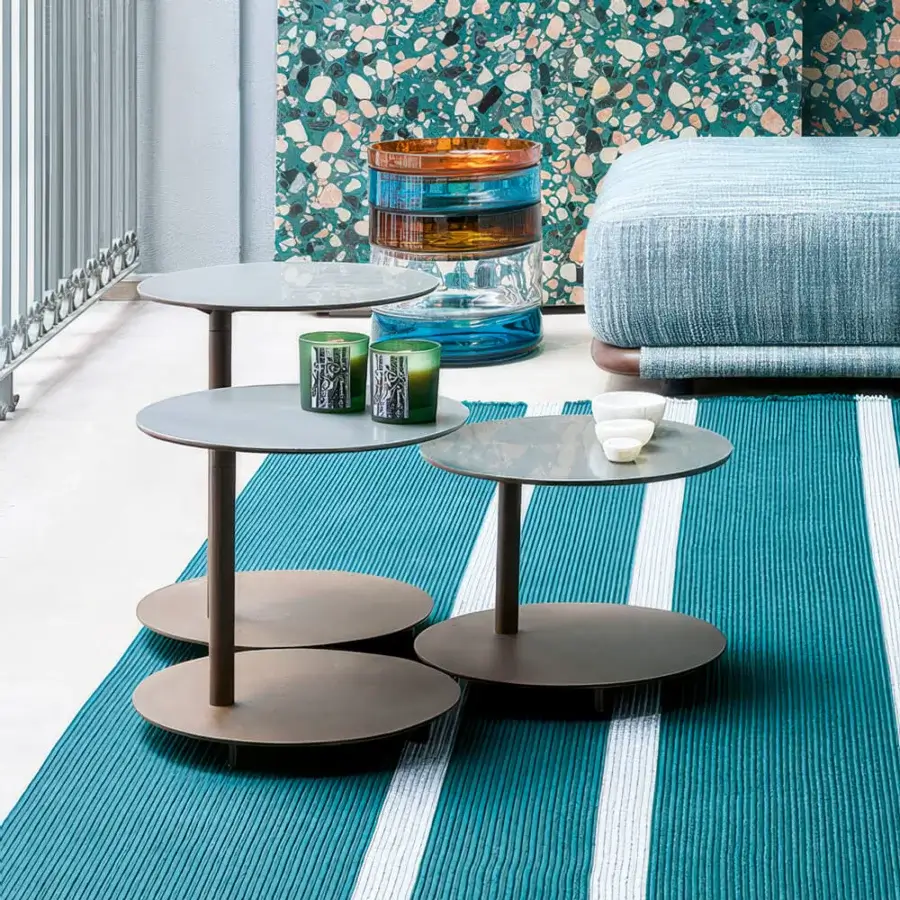 Distinguished Giorgetti Aldìa side table with painted metal structure and sophisticated Palladiana marble top