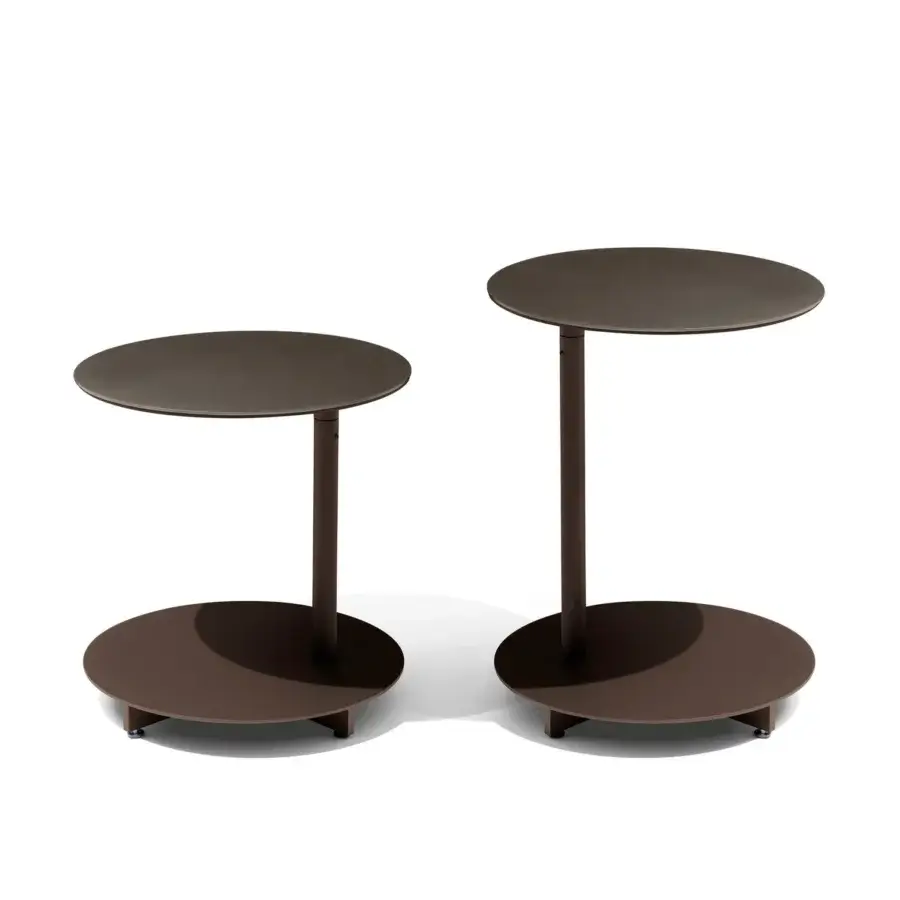 Distinguished Giorgetti Aldìa side table with painted metal structure and sophisticated Palladiana marble top in dark brown with smooth matte finish