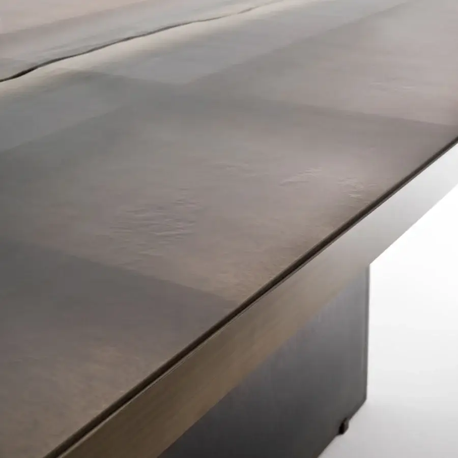 Superior Arte Veneziana Belvedere table crafted with burnished brass and luminous glass exhibiting a Neive finish