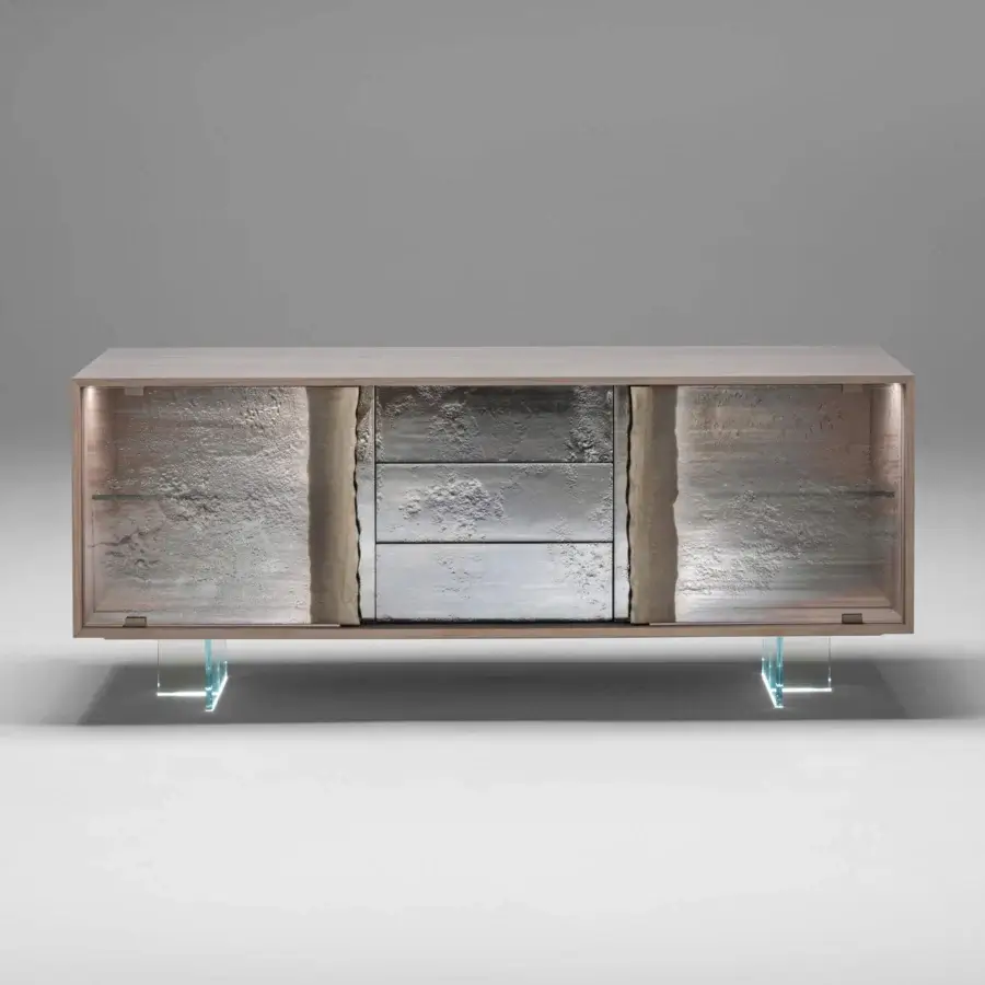 Exceptional Arte Veneziana Giarada sideboard with pearl grey ash wood, Barbaresco and Roddi tempered glass, burnished brass hinges and internal lighting