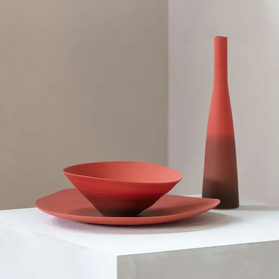 Exclusive Rina Menardi Triangolo centerpiece crafted in Italy with a matte synthetic terracotta bowl and conical vase featuring a muted red gradient