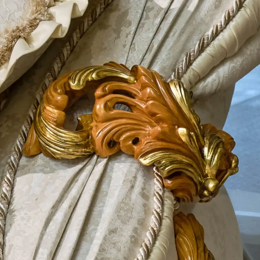 Distinguished Riva Mobili D'Arte 22261 lounge chair built with gold leaf beech and reddish-brown sculpted carvings