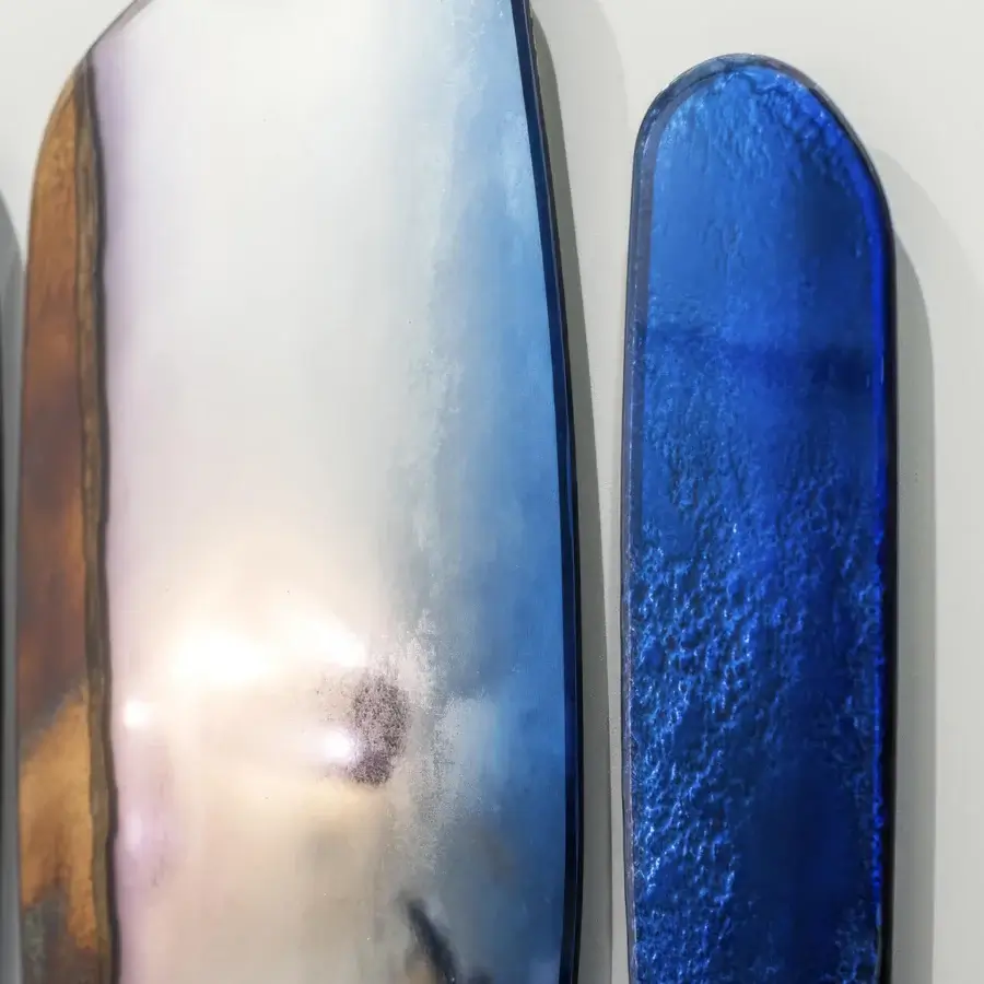 Superior Arte Veneziana Luna mirror with engraved glass surface in luminous blue, silver, and copper tones with matte black lacquered wood frame