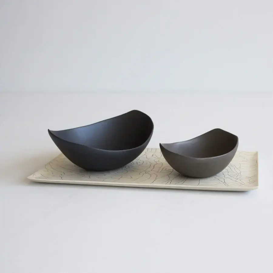 Exclusive Rina Menardi Vassoi Rettangolari centerpiece tray crafted in dark gray with matte finish and etched linear detailing