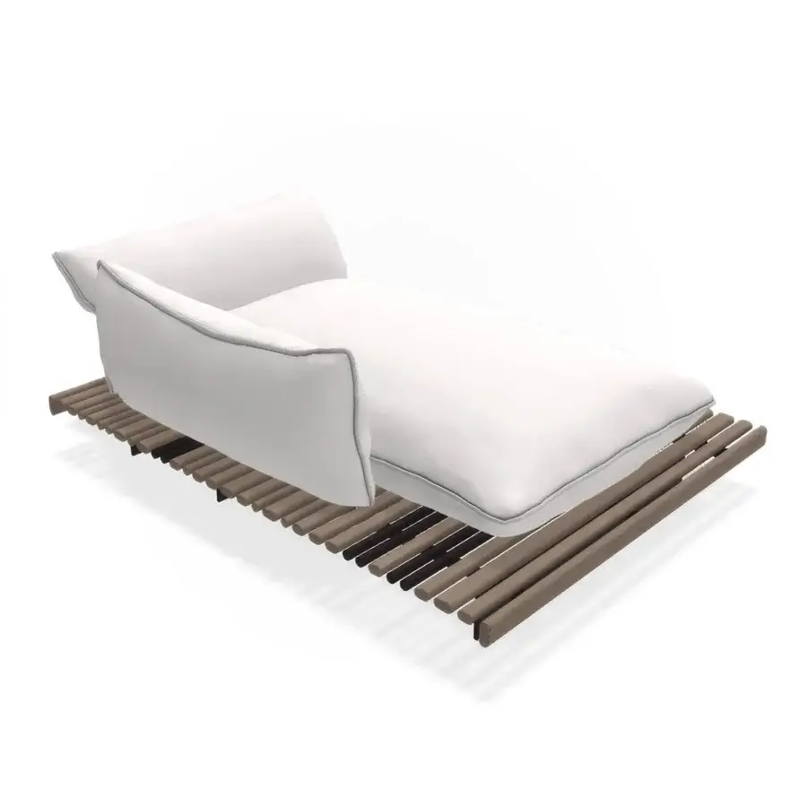 Exceptional Giorgetti Apsara chaise lounge crafted with carob powder-coated aluminum and Afrormosia wooden slats in white