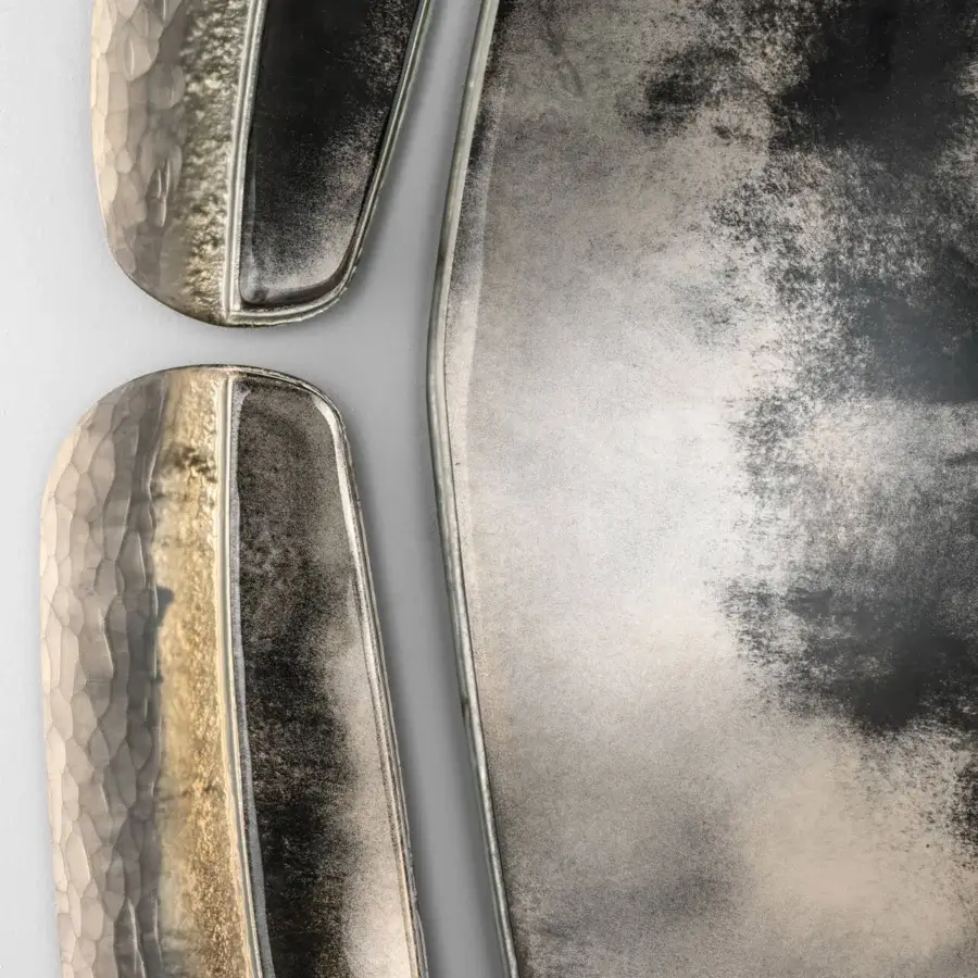 Elegant Arte Veneziana Isonzo mirror crafted with baked glass and a matt black lacquered wood frame in a Miage finish