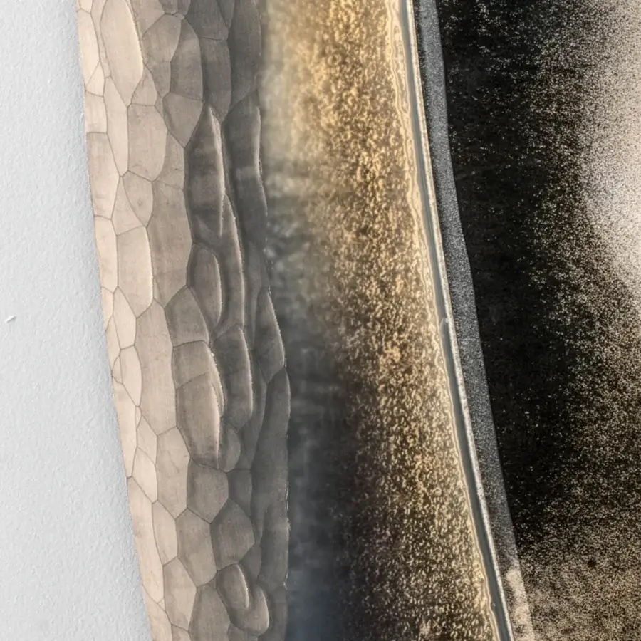 Superior Arte Veneziana Isonzo mirror crafted with light beige wood, dark reflective glass, and a granular gold-toned metallic border in a matt finish