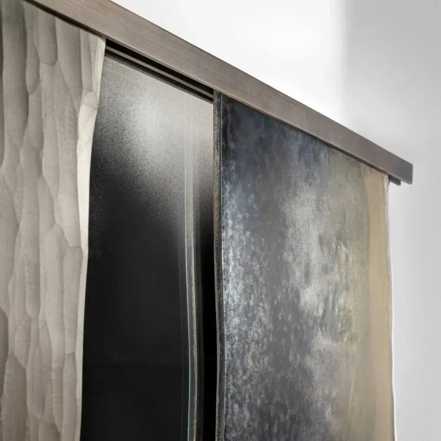 Superior Arte Veneziana Vipacco mirror with burnished brass framing and delicate Miage finish glass panels
