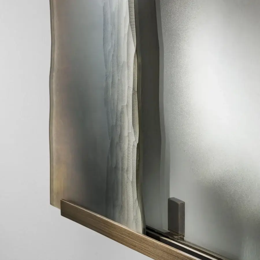 Superior Arte Veneziana Trezzo mirror built with burnished brass and sliding baked glass panels in Roddi and Barbaresco finish