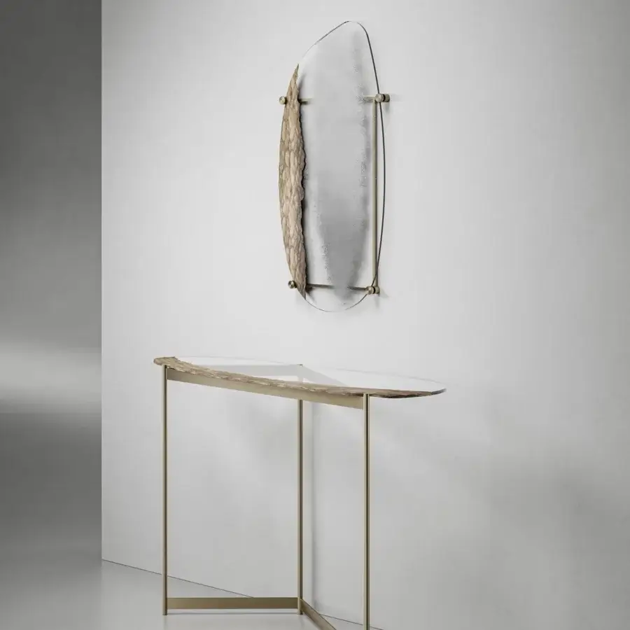 Distinguished Arte Veneziana Arve mirror with extra-clear glass, a burnished brass metal frame and delicate Miage finish