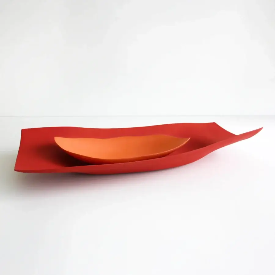 Luxury Rina Menardi Vassoi Rettangolari Onde tray set crafted in red-orange and lighter orange with a smooth matte finish