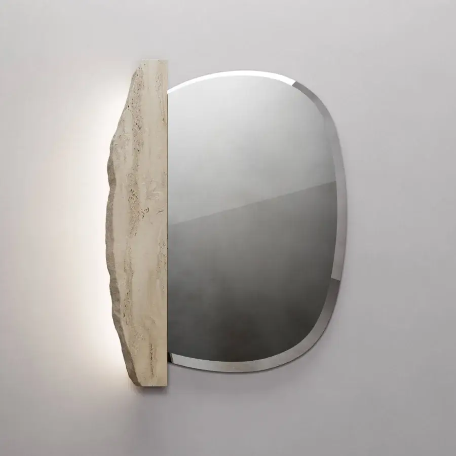 Distinguished Arte Veneziana Nerola mirror with bevelled extra-clear glass, travertine marble and medium antique silvered edges